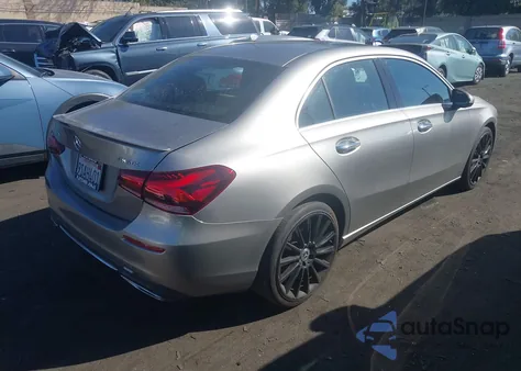 2019 Mercedes-Benz A 220 z USA, uszkodzony, nr VIN WDD3G4EB7KW020486